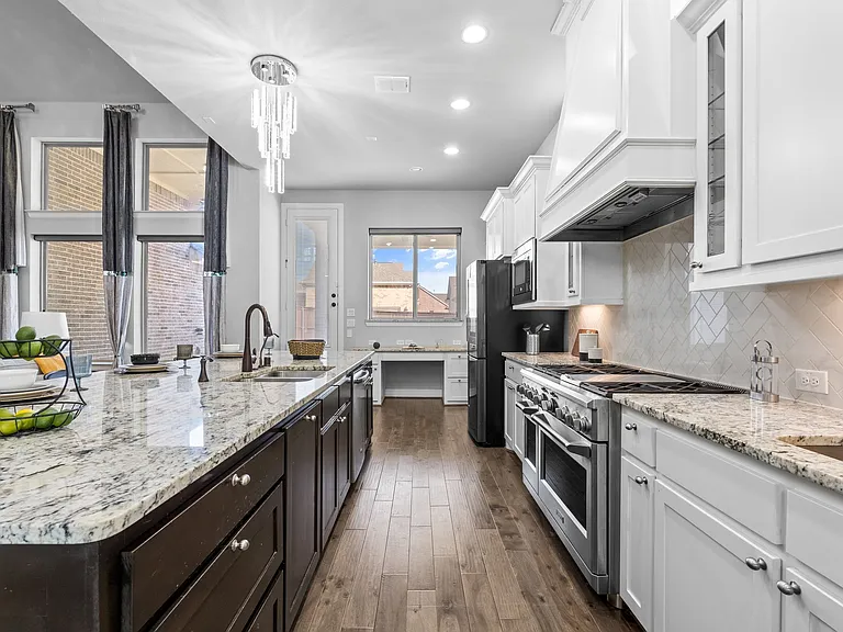 2812 Orchid St — Photo 37