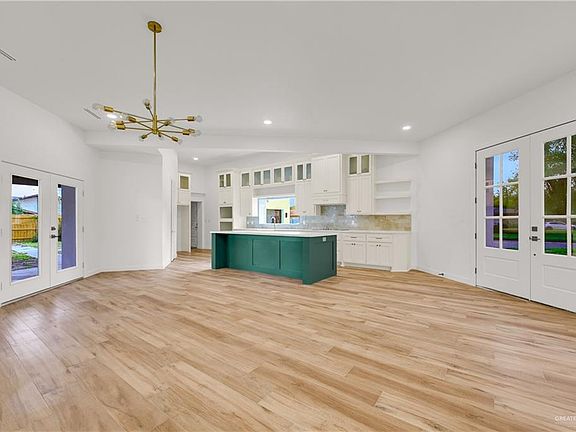 5th image of 1121 La Vista Ave