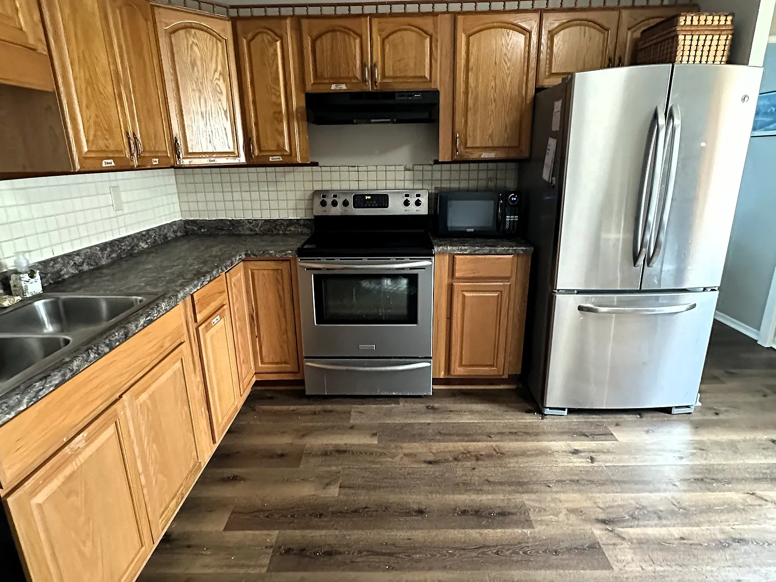 3 bed, 957 sqft, $1,300 — Photo 2