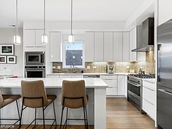 5th image of 2315 W Armitage Ave