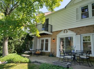 129 Rivershire Ln, Lincolnshire, IL 60069