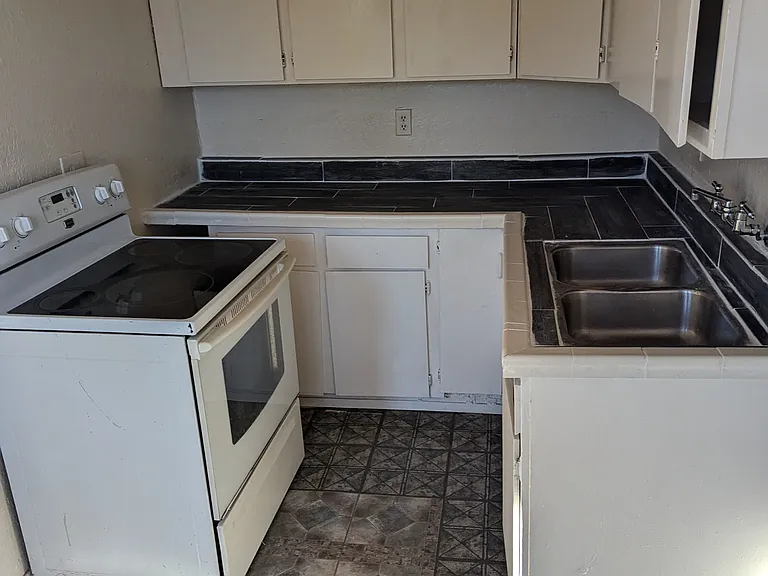 10023 Macarthur Blvd #8 — Photo 6