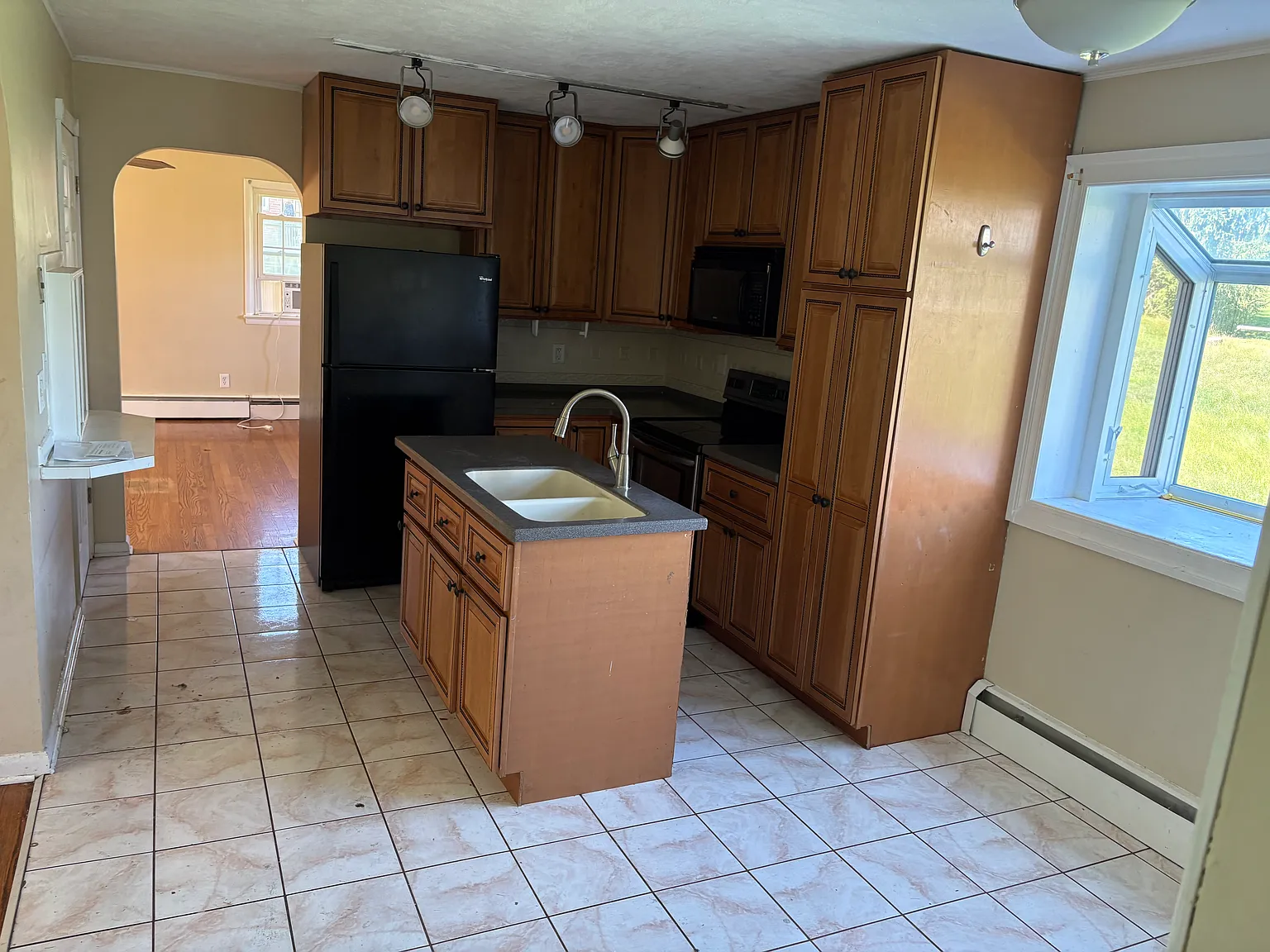 4 bed, 1824 sqft, $2,995 — Photo 4