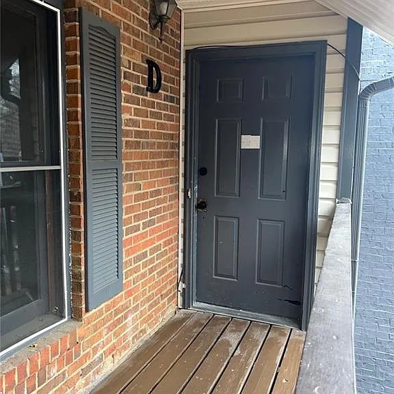 300 E Burns Ct SE #D — Photo 9
