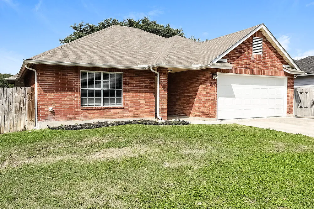 3 bed, 2.0 bath, 1535 sqft, $1,815 — Photo 3