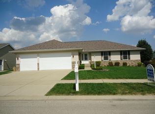1510 Hunters View Dr, Mt Zion, IL 62549
