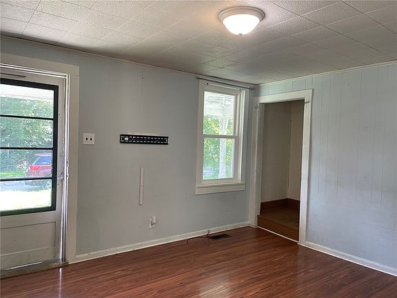 3rd image of 4 Hickory St