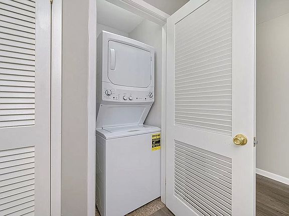 5th image of 615 Colonial Dr APT 5