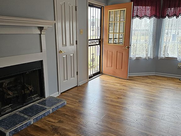 3rd image of 7100 Redfern Dr