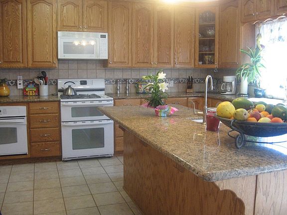 Kitchen Island W/Additional Sink - All Granite Counters
