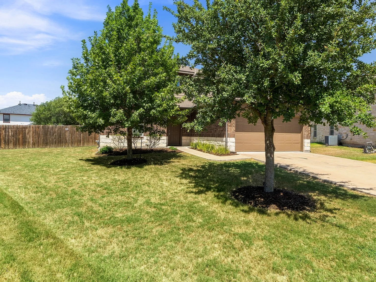 4 bed, 2.5 bath, 2600 sqft, $2,395 — Photo 4
