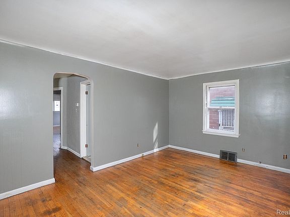 4th image of 18954 Beland St