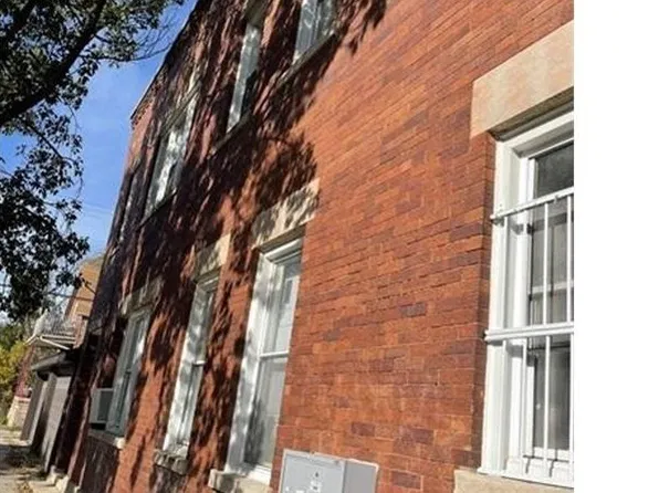 7556 S Champlain Ave, Chicago, IL 60619