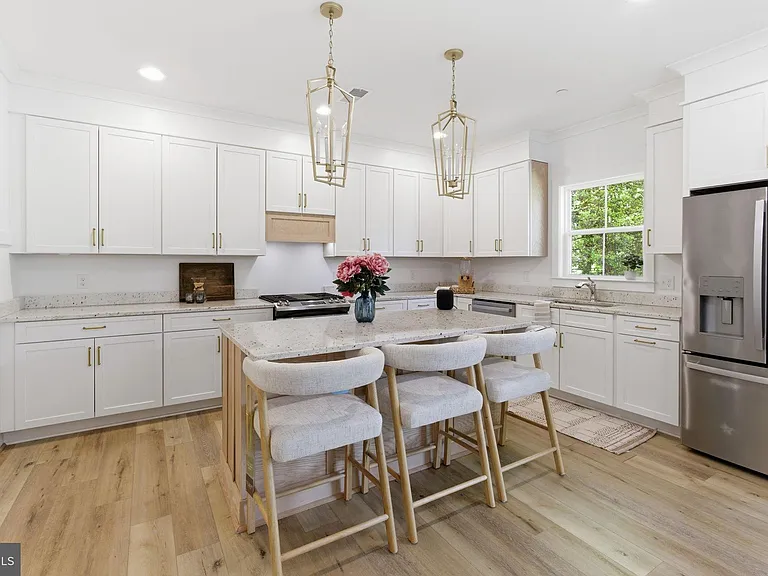 916 Waterview Dr — Photo 15