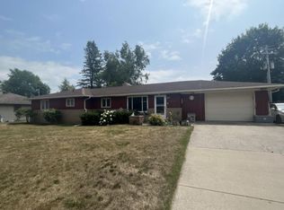 411 Forest Home Dr, Manitowoc, WI 54220