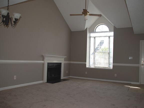 3rd image of 389 Lees Mill Dr
