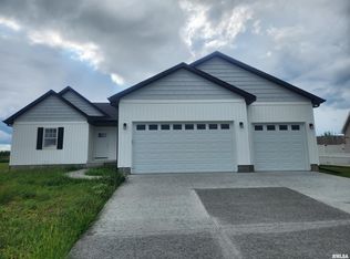 3548 Tower Ct, Clinton, IA 52732