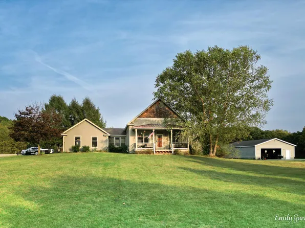 5490 Dalton Rdg, Fennville, MI 49408