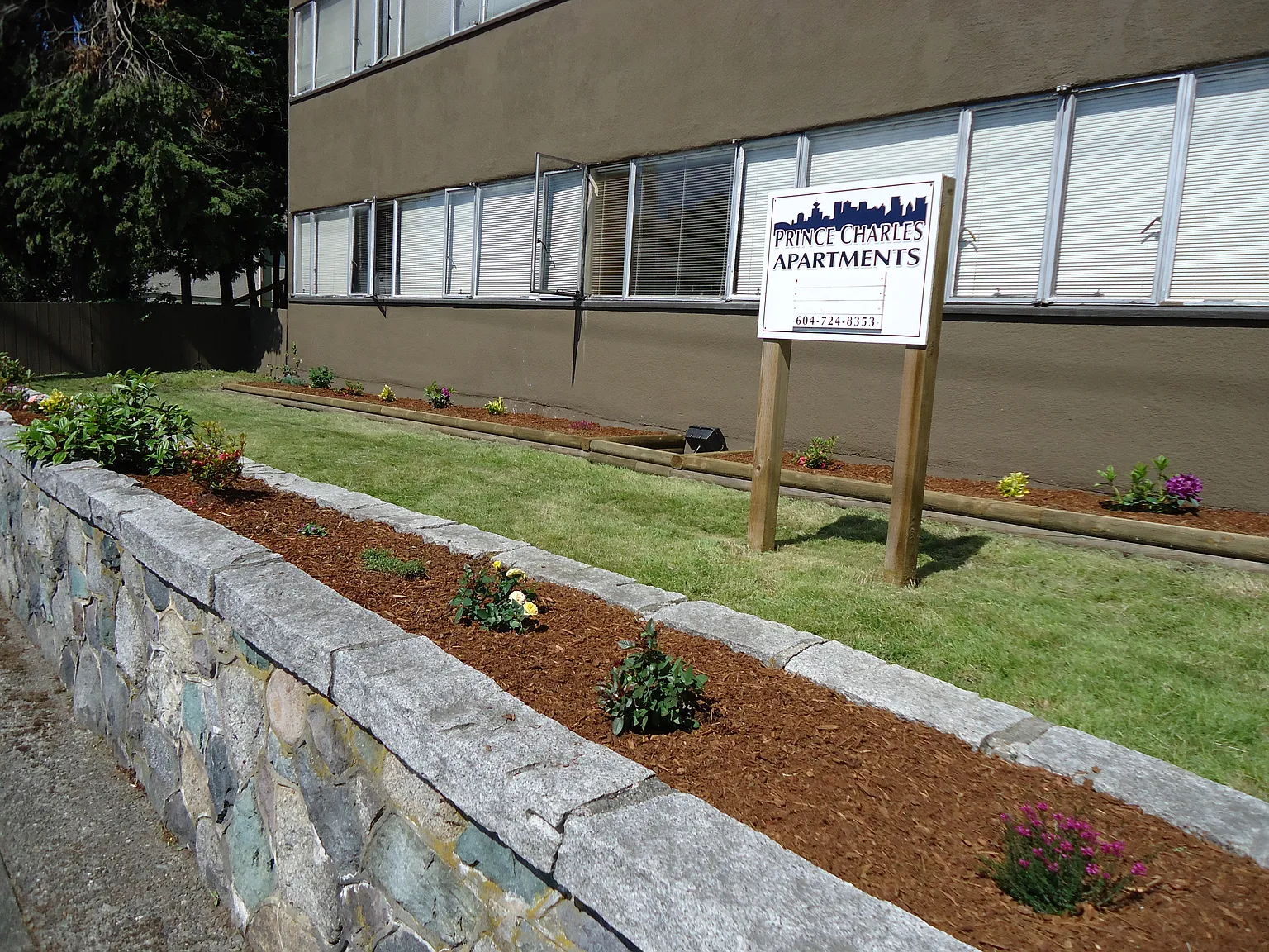 Prince Charles Apartments — Photo 1