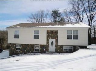 233 Jamestown Rd, Nitro, WV 25143