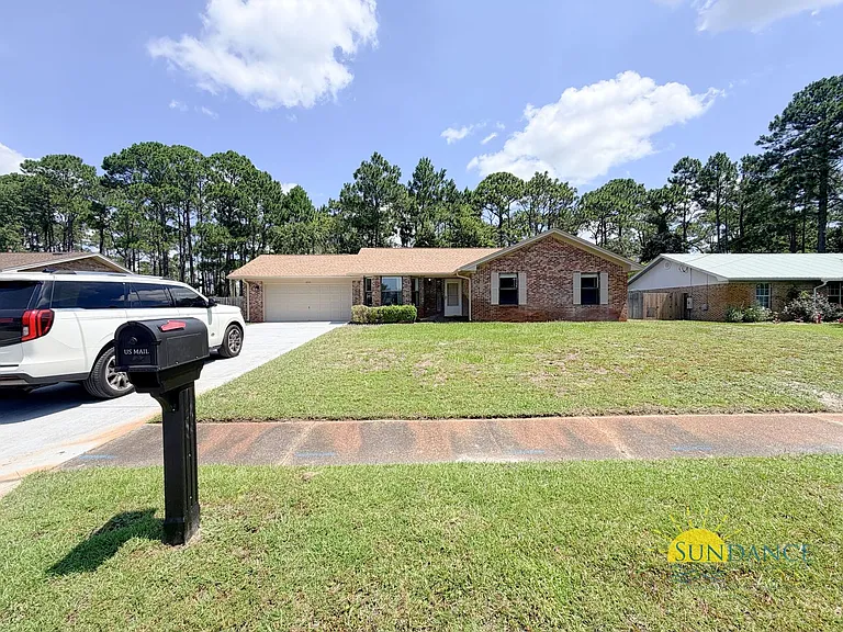 1055 Quail Hollow Dr — Photo 24