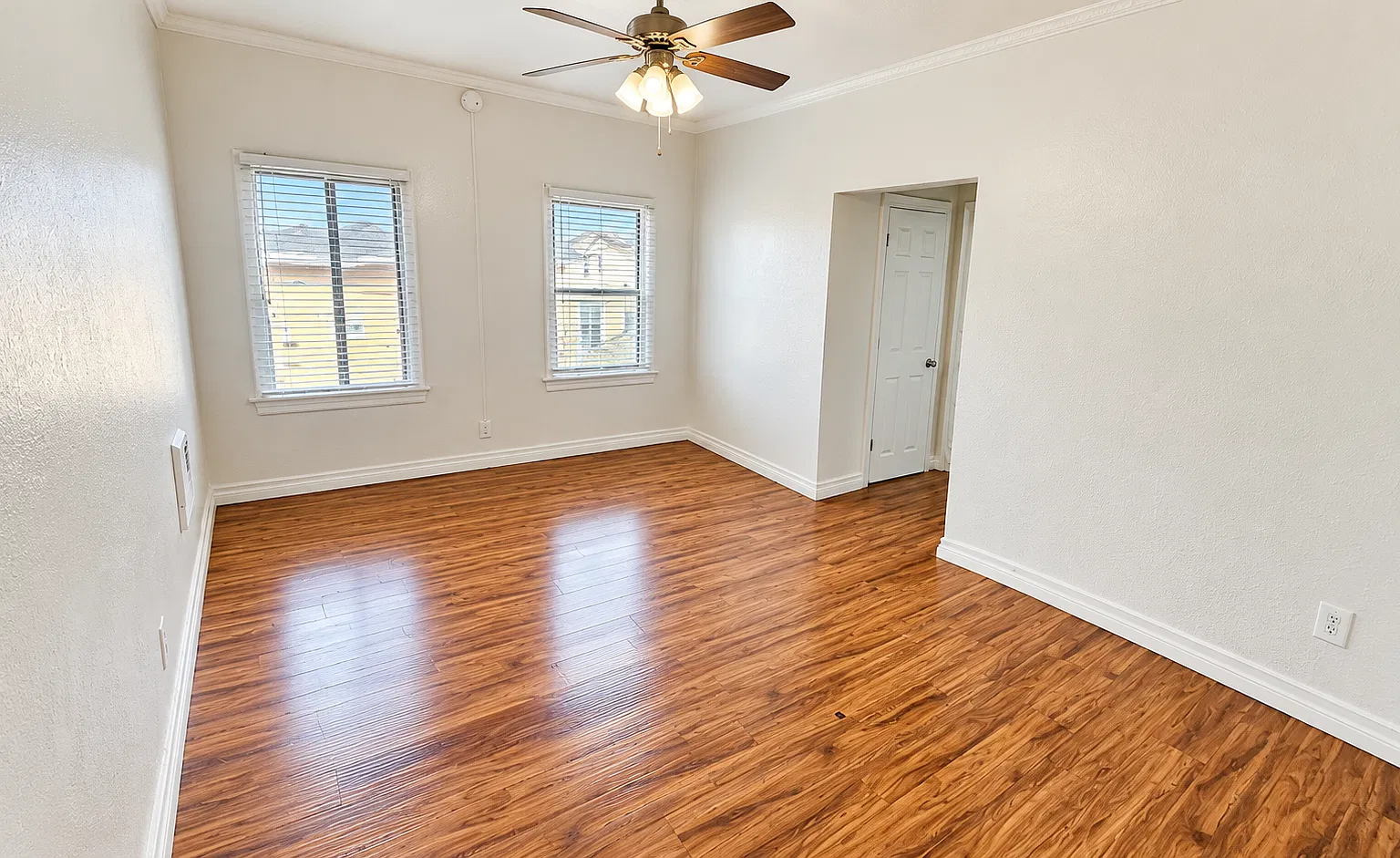 Studio, 350 sqft, $1,350 — Photo 3