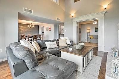 3rd image of 325 Carolcrest Ln Unit 11