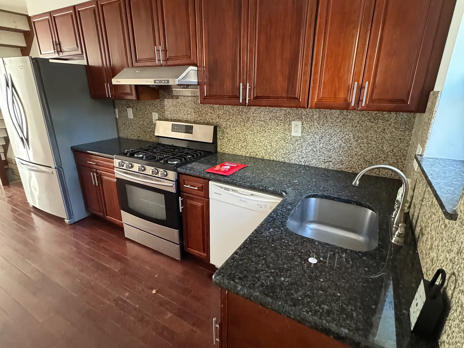 4 bed, 2400 sqft, $2,800 — Photo 3