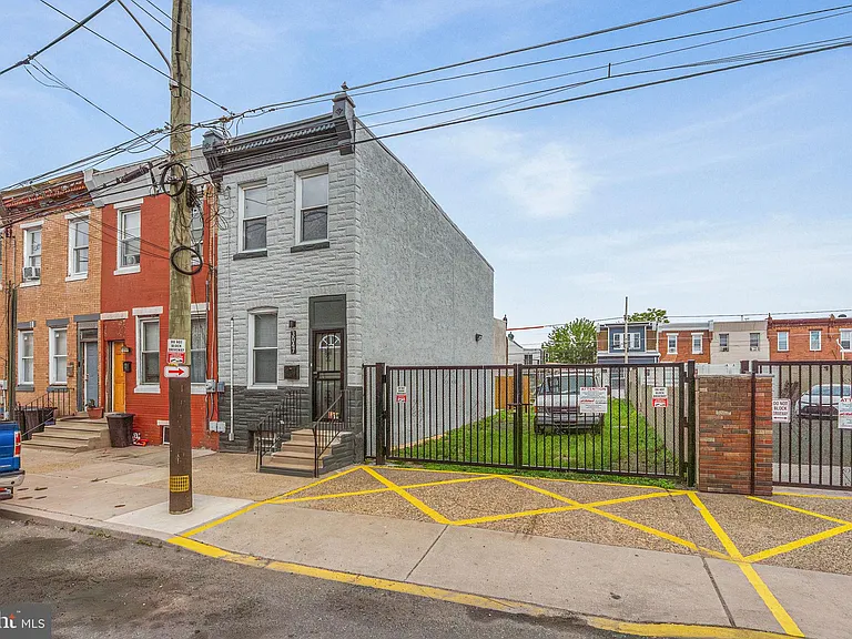 3047 Janney St — Photo 2
