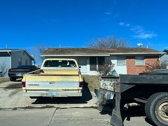 3rd image of 5325 NW Oak Ave
