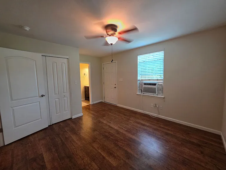 5142 Regalo Dr — Photo 12