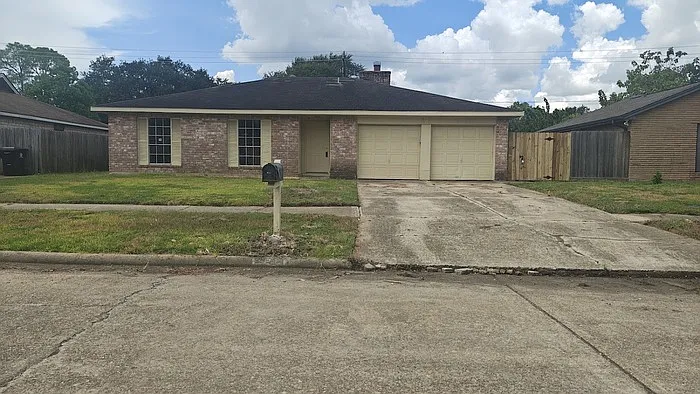 15434 Indian Woods Dr