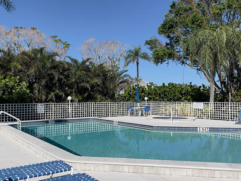 1155 Edgewater Cir — Photo 40