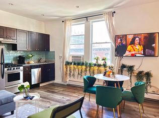 2402 Spruce St APT 3F, Philadelphia, PA 19103