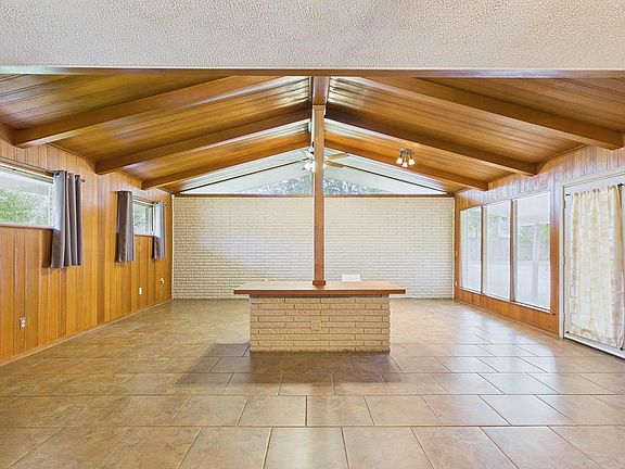 2nd image of 1207 Southwood Dr
