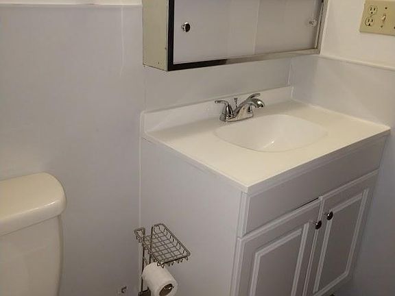 4th image of 846 E Oakridge Ct