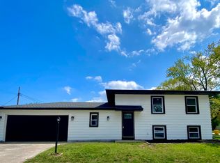 706 E 40th Pl, Griffith, IN 46319
