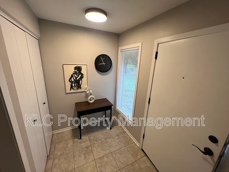 3805 Maquoketa Dr — Photo 2