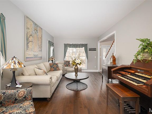 5th image of 509 Oak Knoll Rd