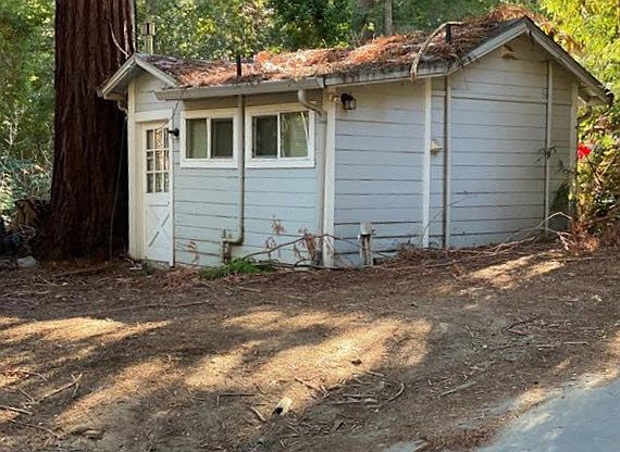 1st image of 975 Creek Dr