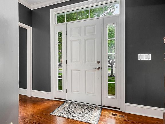 4th image of 6049 Holywell Dr