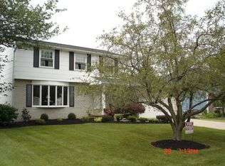 49 Lakewood Dr, Orchard Park, NY 14127