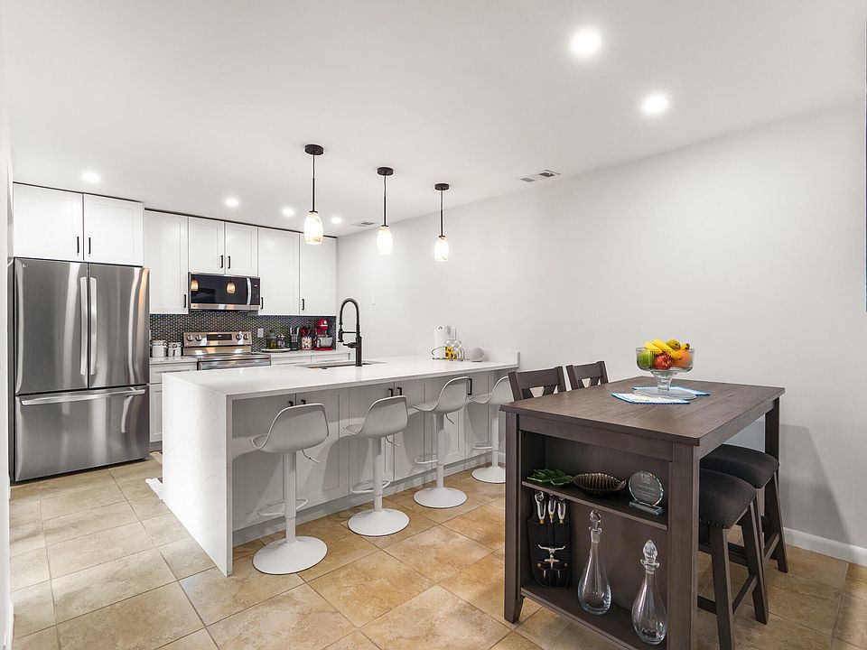 1st image of 4301 Carambola Circle N