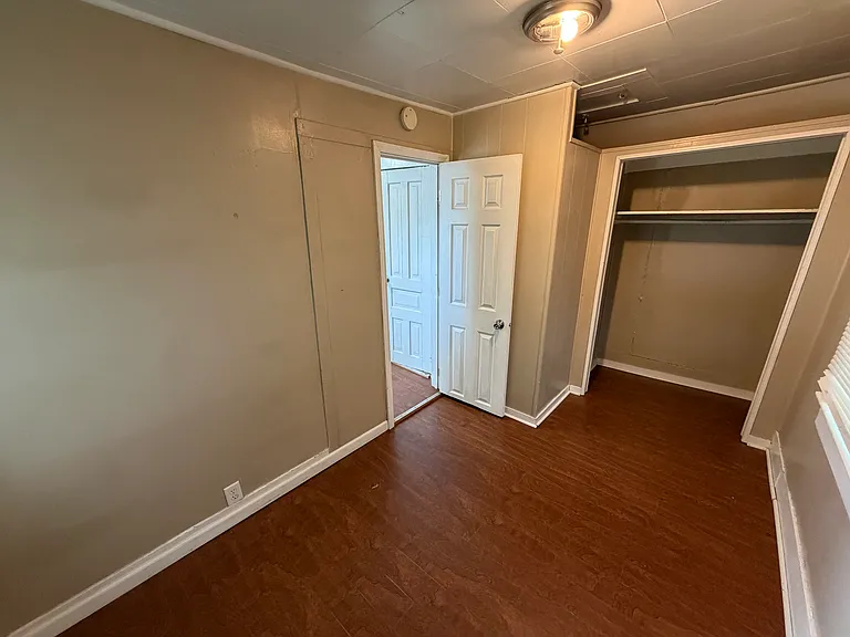 213 E High St — Photo 7