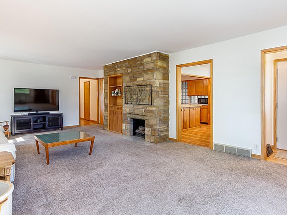 2nd image of 1135 Aldrich Ave