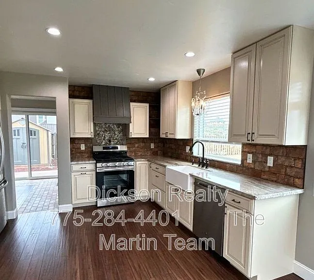 2205 Stowe Dr — Photo 4