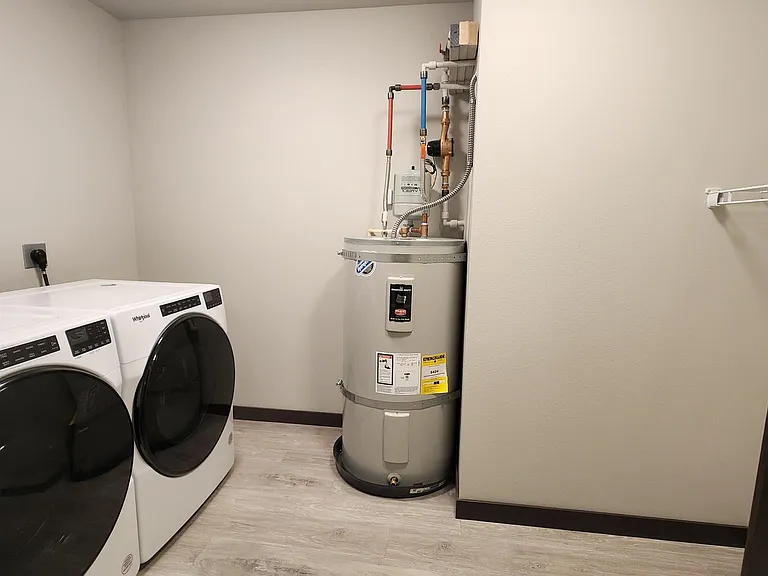 1031 Cedar Ave #101 — Photo 10
