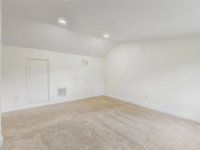 4712 33rd St — Photo 24