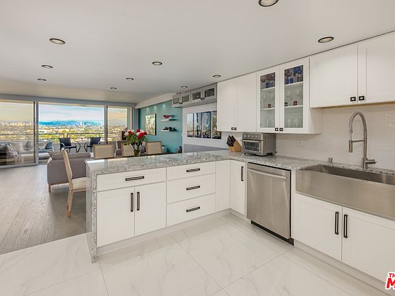 3rd image of 4316 Marina City Dr