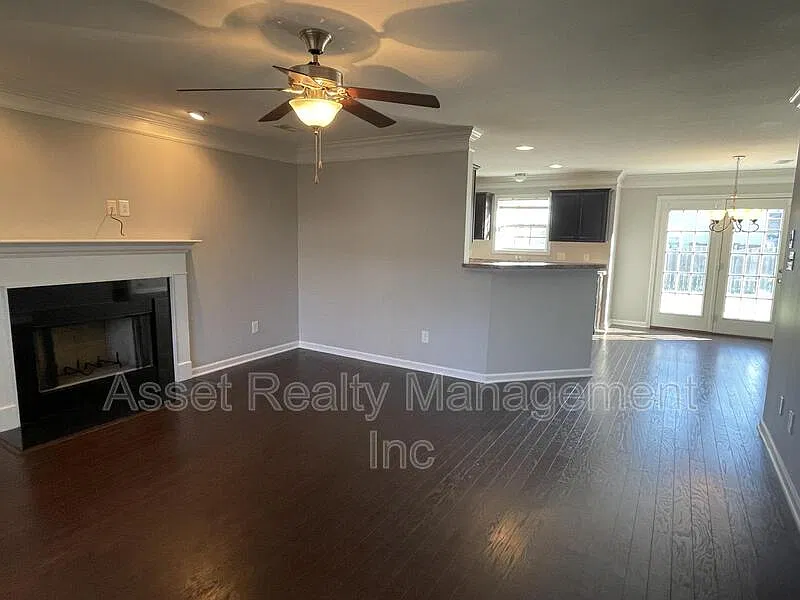 3 bed, 2.5 bath, 2176 sqft, $2,195 — Photo 2